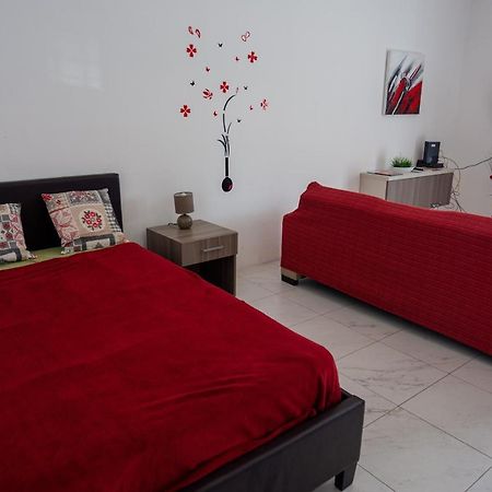 Seafront Apartment Between Valletta And Sliema Msida Luaran gambar
